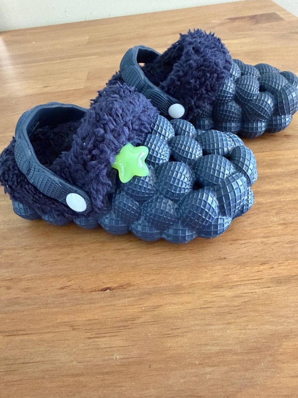 Kids Bubble-Textured Slippers with Plush Cuff - Navy Size 6 Boys - Picture 2 of 6